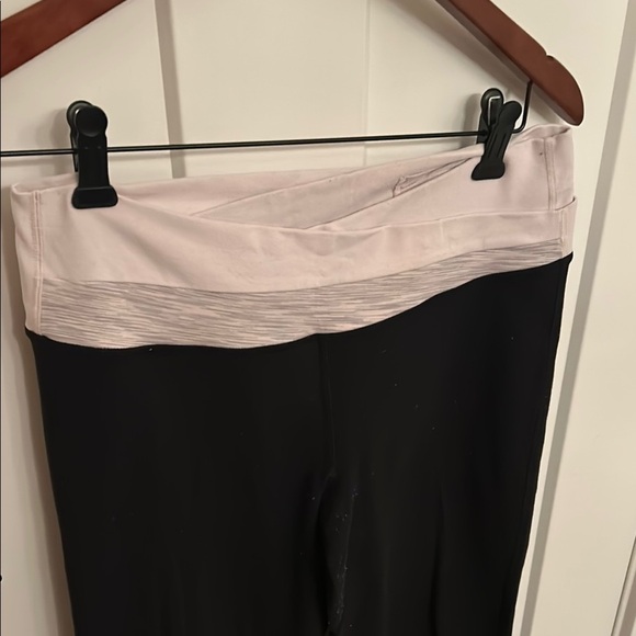 Lululemon Athletica Black and Blush Pink Boot Cut Yoga Pants, size 8 - Picture 2 of 6